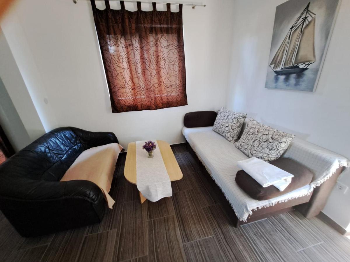 Apartmani Dusica Lumbarda Buitenkant foto