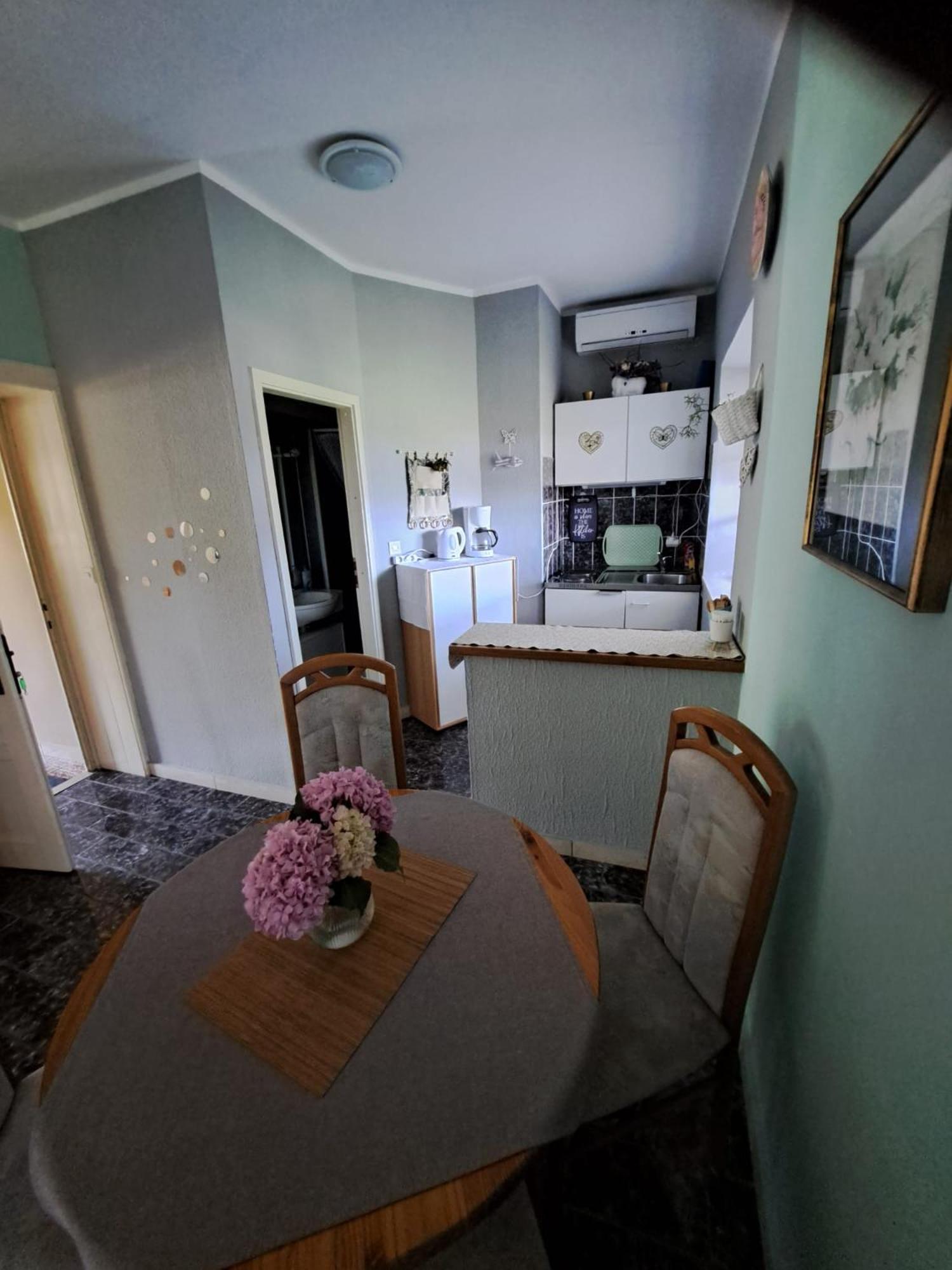 Apartmani Dusica Lumbarda Buitenkant foto