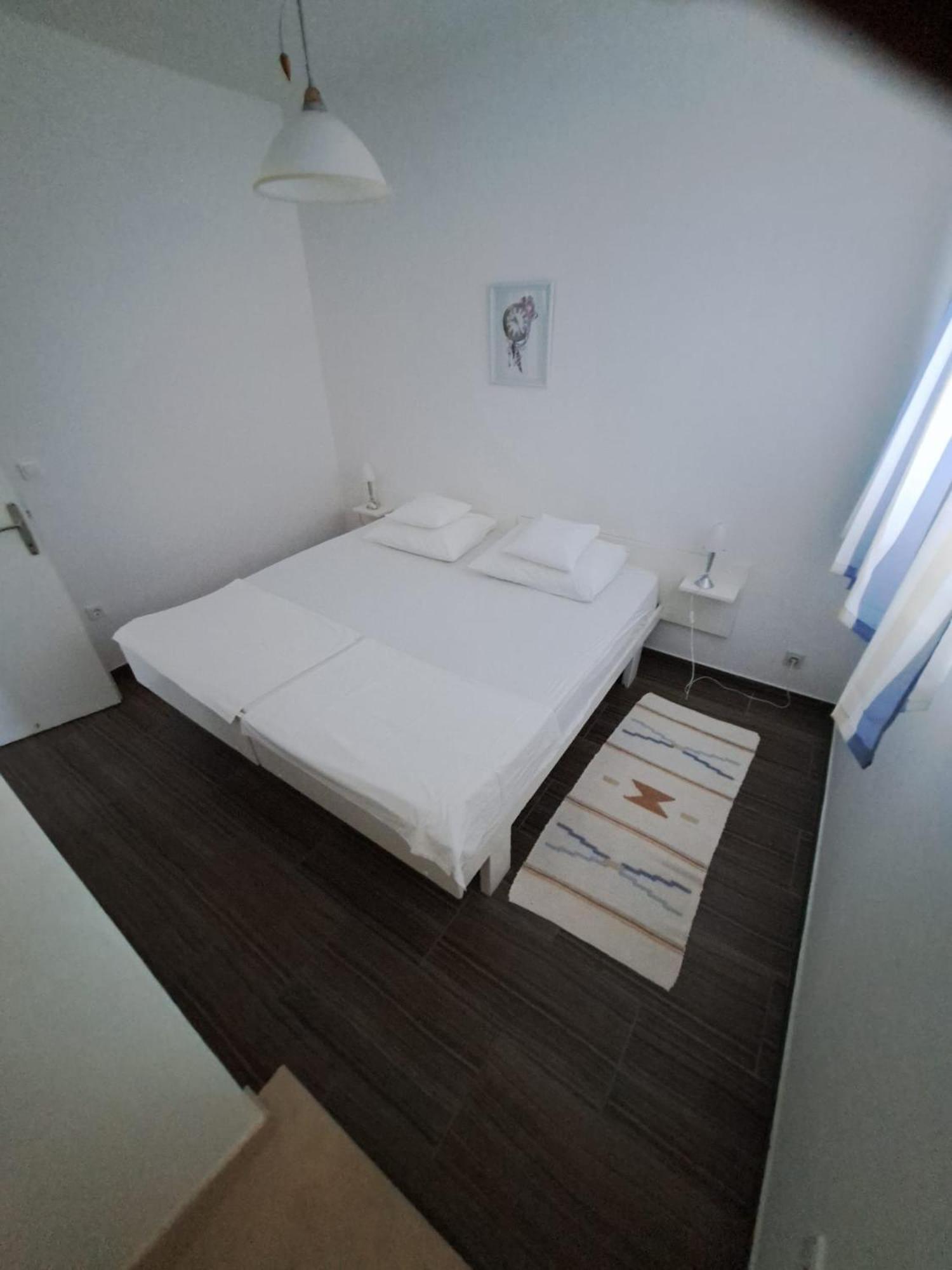 Apartmani Dusica Lumbarda Buitenkant foto