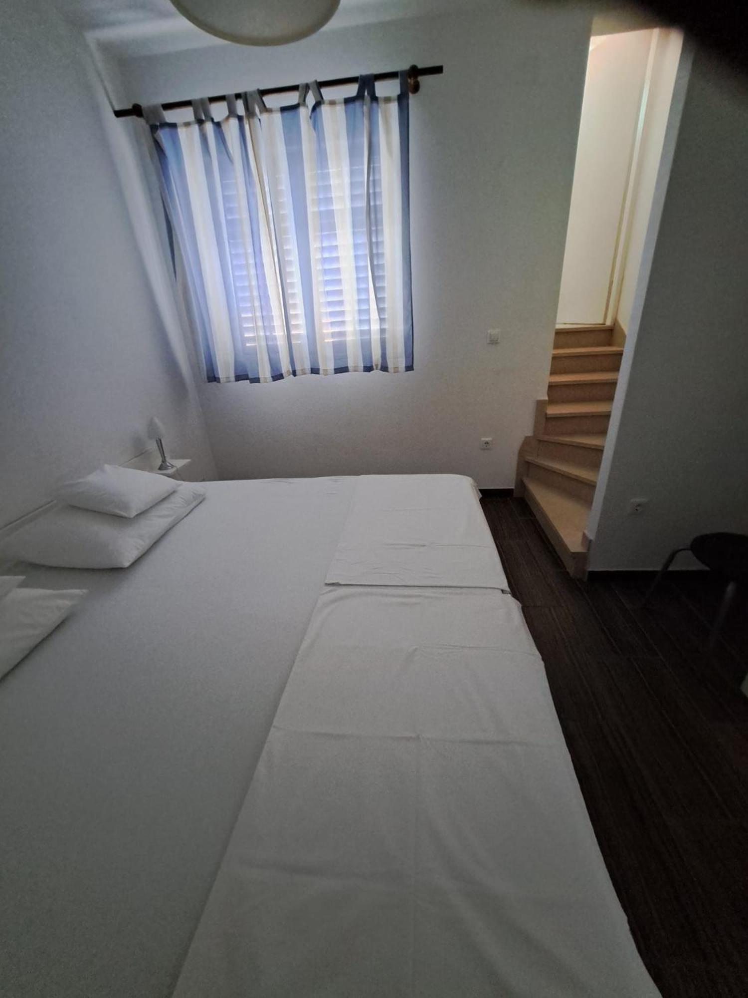 Apartmani Dusica Lumbarda Buitenkant foto